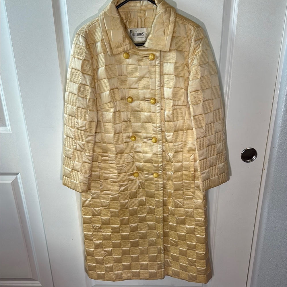 VINTAGE 1940s BUFFUMS luxurious gold cream quilted coat S BAKELITE BUTTONS